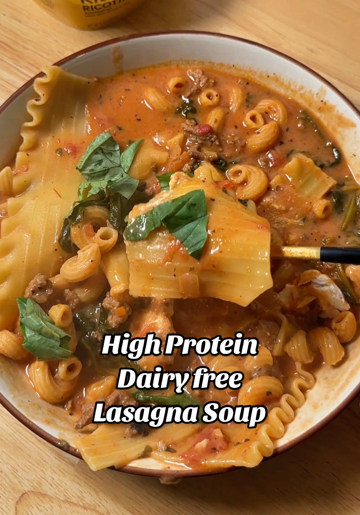 Trying to be a high protein meal prep girlie without just making chicken and rice 😬 here’s how I make my #highprotein #dairyfree Lasagna Soup #mealprep #lasagnasoup #recipeideas @kitehillfoods