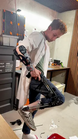Scanning yourself into an EXO 🛠️ #exoskeleton #technology #3dscanner #revopoint @Revopoint3d 