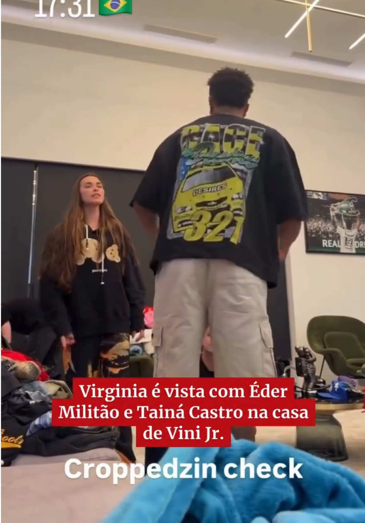 Em meio a rumores de affair com #ViniJr., #Virginia publicou um vídeo com o zagueiro #ÉderMilitão e sua esposa Tainá Castro na casa de Vinicius Júnior. #SportsNews 