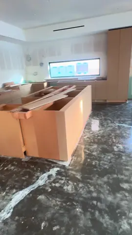 Que el color de purtas y panel no es el mismo! #foryou #jvcabinets #cabinets #construction #homedesign 