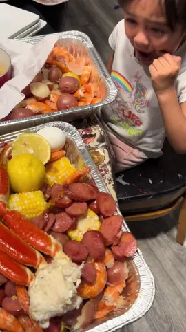 My expensive sea food lover 😂💕 surprised her with one of her favorite foods today! 🫶🏽 #mukbangfoodasmr #parati #fypシ #fyp #mukbang 