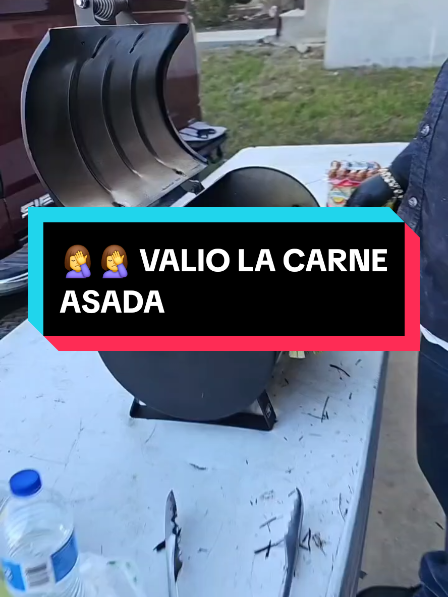 Bbq ruined lol  valio la carne asada #carnitaasada #carneasada #funny #funnyaccidents #bbq 