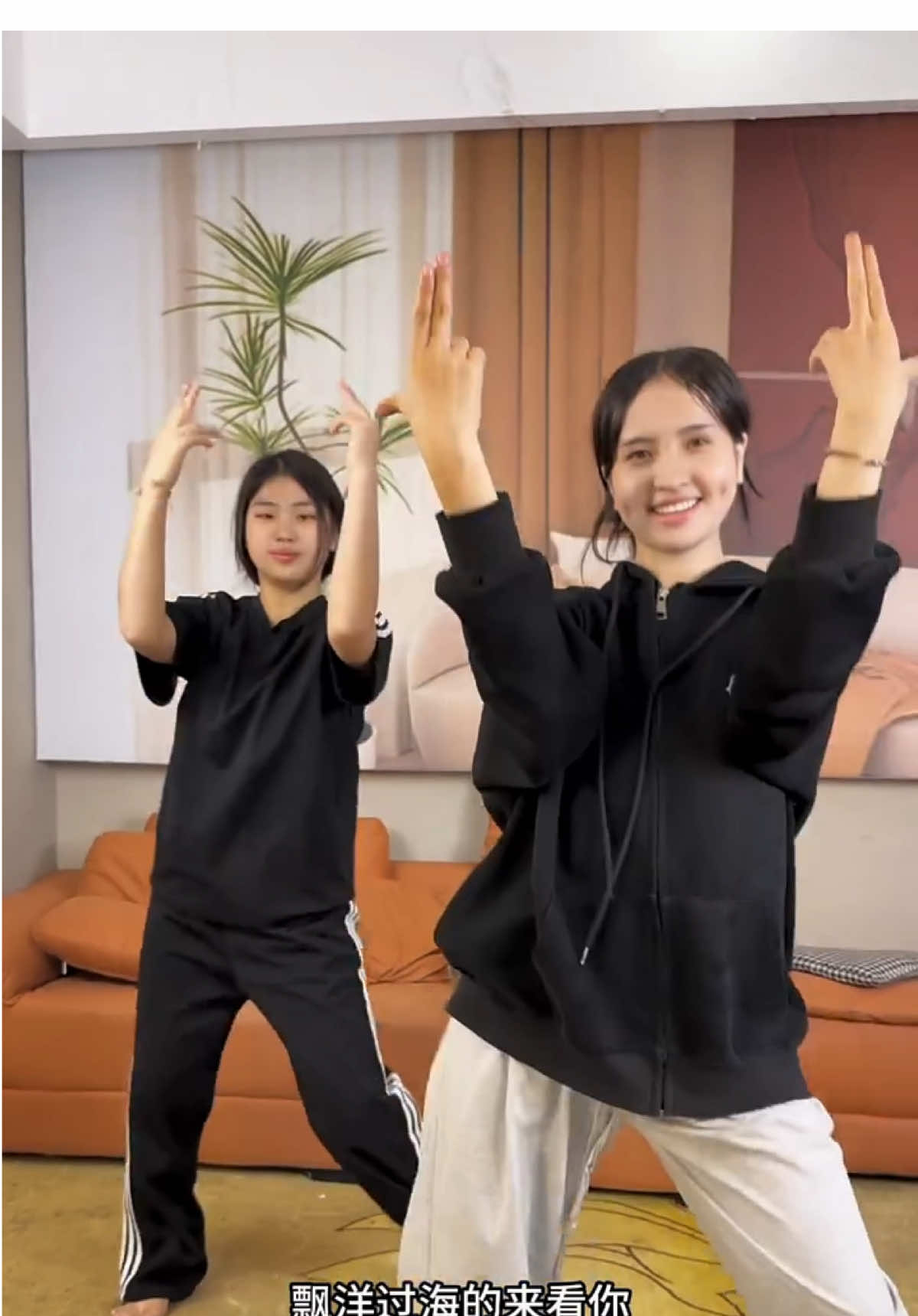 新来了2个老挝苗族女孩，到中国找工作#tiktok #fyp #china #台灣 #asiangirl 