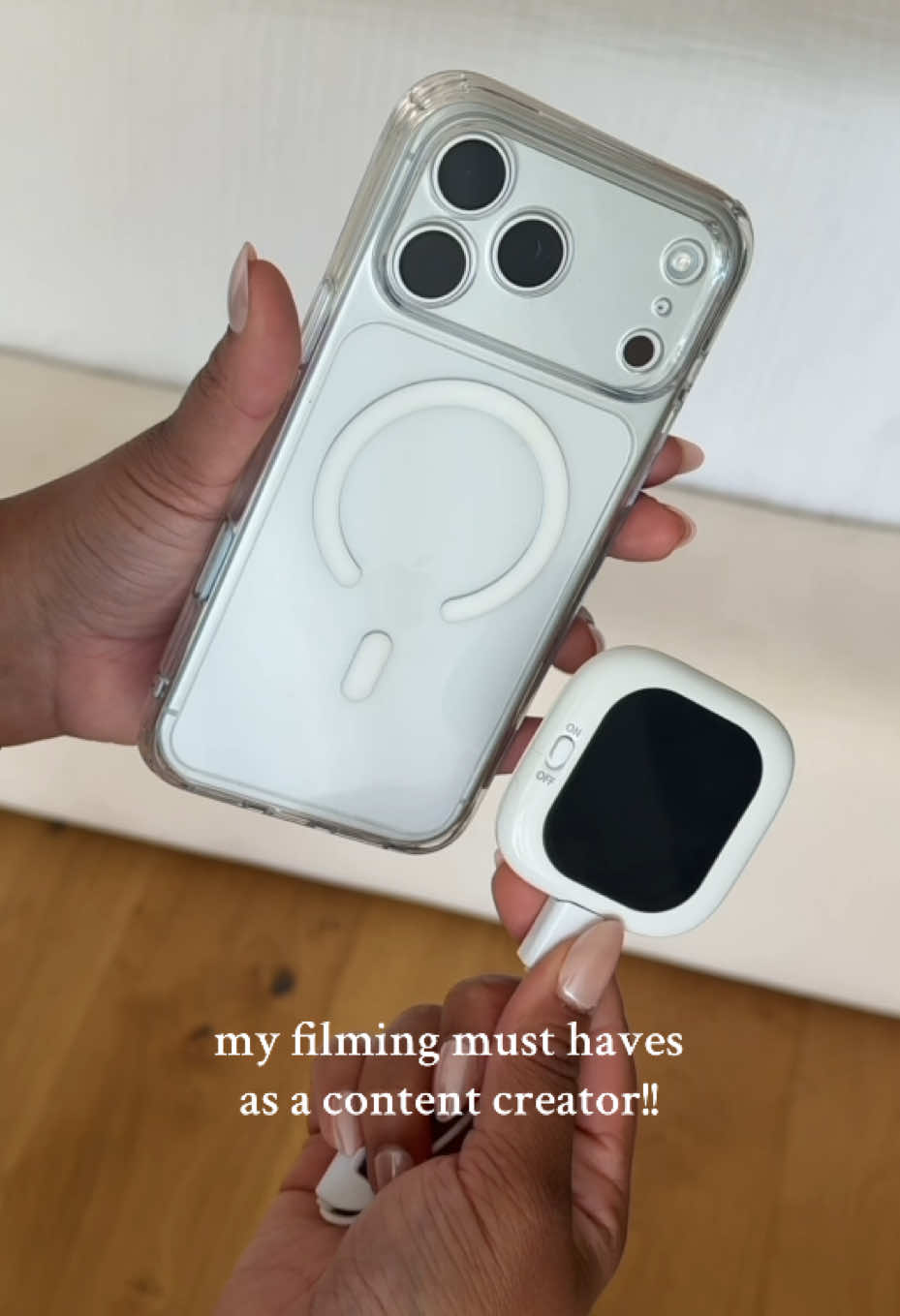 I rarely leave the house without these filming must haves! 👏 they are discreet so filming in public is a lot easier📱 #contentcreatormusthaves #influencermusthaves #iphonemonitor #contentcreatortips #fulltimecontentcreator 