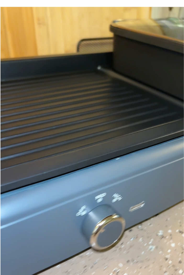 🔥 Parrilla eléctrica 2 en 1: plancha + grill. Cocción rápida, control de temperatura, fácil de limpiar y con tapa de vidrio. #IndoorGrill #KitchenEssentials #grill #tiktokshopfalldealsforyou 