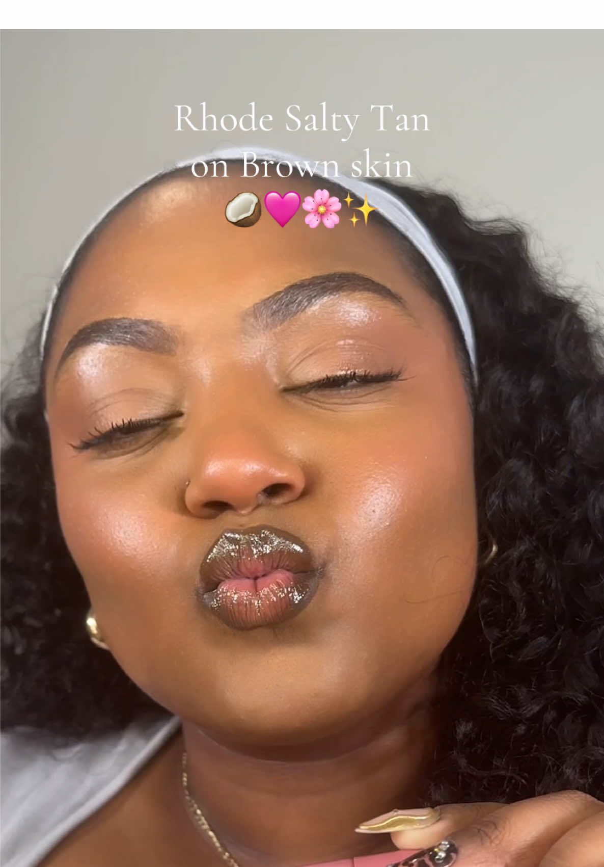 Salty Tan is really just that girl! 💗 Do we like? . . #rhode #lipgloss #lippeptide #haileybieber #sephora  @rhode skin Rhode Lip peptide, Hailey Bieber, Salty tan on brown skin 