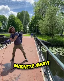 Look what I just pulled out! #MagnetFishing #TreasureHunting 