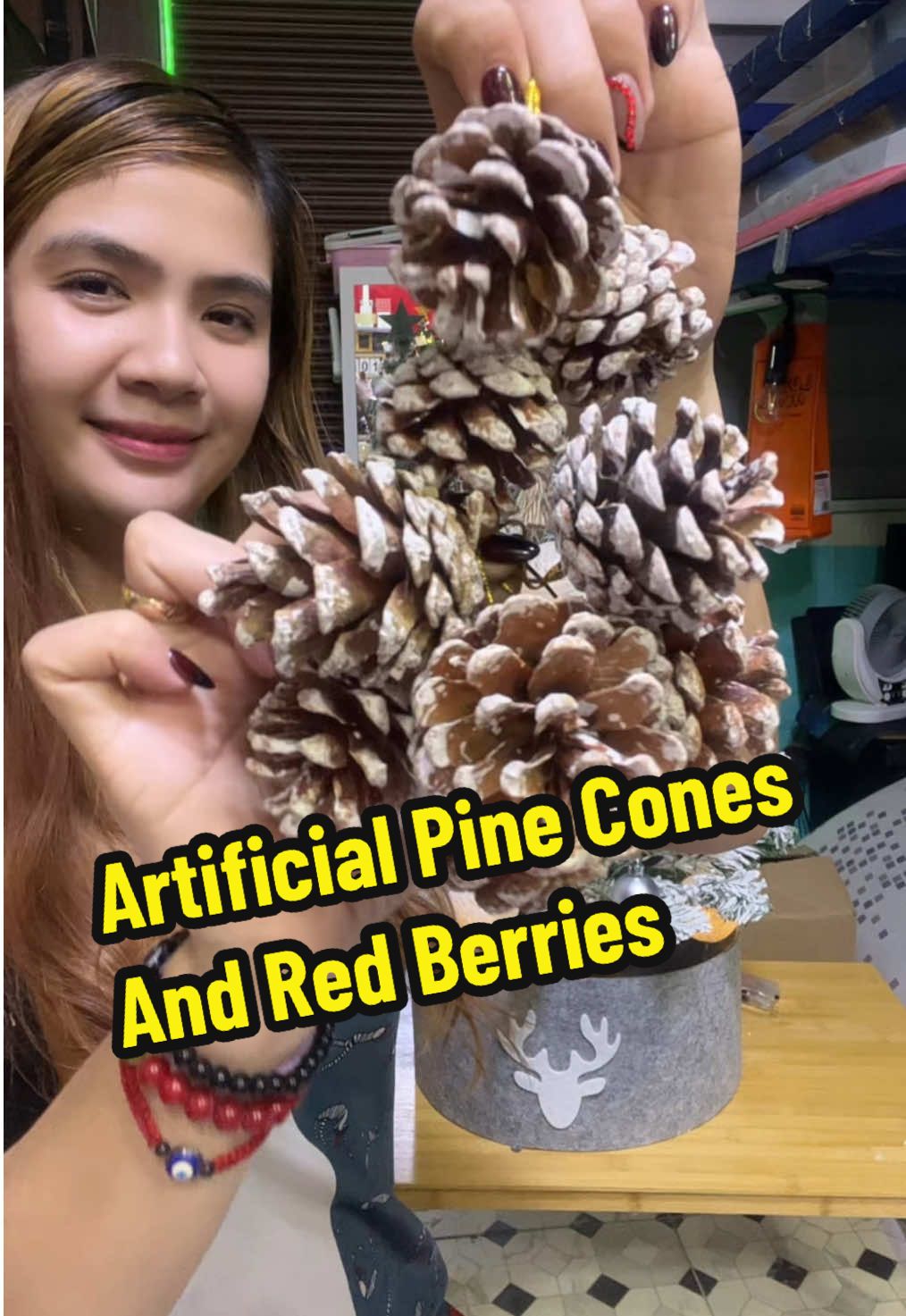 Lalo Gumanda ang Christmas Tree ko dahil sa Artificial Pine Cones and Red Berries 🎄 #christmastreedecor #artificialpinecones #pinecones #artificialredberries #christmastree 