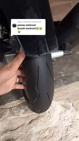 Membalas @andikaa.30 sejauh ini saya pake aman bang gak licin 😭,btw buat Klian semua yang mau barang nya ada di kranjang kuning yaa cuy 🤩 #primaxsk06 #tubles #llewatberanda #xbcyza #fyp 