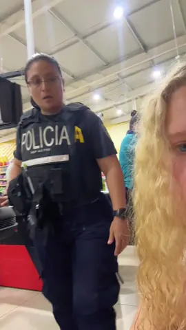varastin suklaatit costa ricassa ja näin kävi #poliisi 