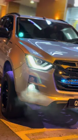 Shake it shake it #tawaustyle #izusu #dmax3000 #diesel #fypシ゚ #fyppppppppppppppppppppppp #fypage #fyptawau #fypsabah #rgb #rigid #stedi #tawau #sabah #viraltiktok #australia🇦🇺 #carsoftiktok 
