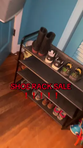 A shoe rack you need in all bed rooms at your house!! 👏🏼 👏🏼 #homedecor #organizedhome #shoerack #shoeorganization #bedroomhack 