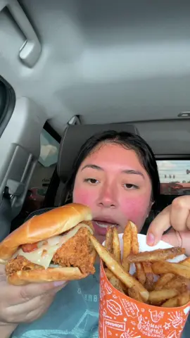 I was breathing hard bc l was getting congested 😭😭 @Popeyes #mukbang #eatingshow #Foodie #popeyeschickensandwich #fyp 