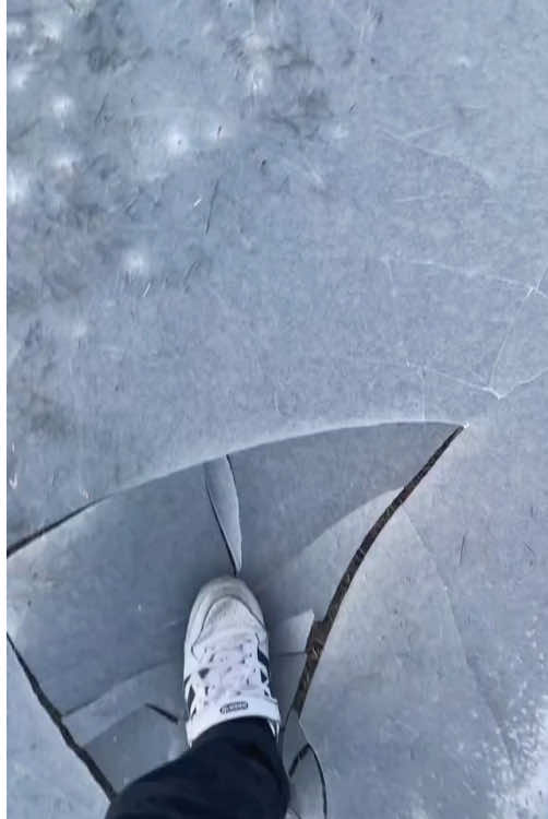 The most beautiful sound in winter#asmr #relax #satisfying #ice #foryou 