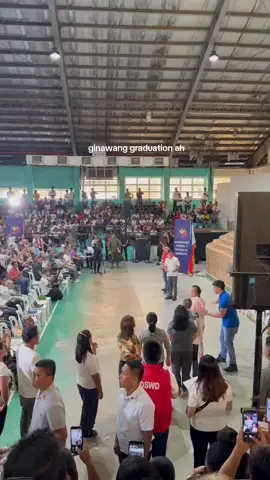 ito yung nagaganap sa tulong ng potang inang bbm nayan sa bogo city cebu, grabi nayong nangyari ginawa pa talagang ganyan ano yan for clout para may documentary? #makeitviral #tiktok #cebu #bogocity #lindol 