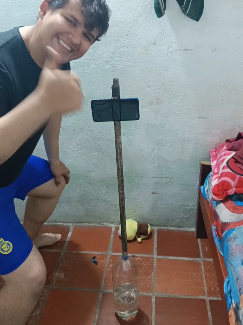 2 ideas de tripode casero #tripode #manualidades #androi  en este video les enseño a cómo hacer un tripode casero para que puedas grabar tus primeros videos para  tus tik tok o lo que quieras grabas dos ideas de trípodes que puedes hacer fácil y rápido en casa 