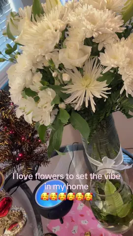 I just love making a beautiful home for my kids 🥰🥰🥰#prettyhippie505 #homedecor #womannofthehouse #freshflowers #flowerarrangement 