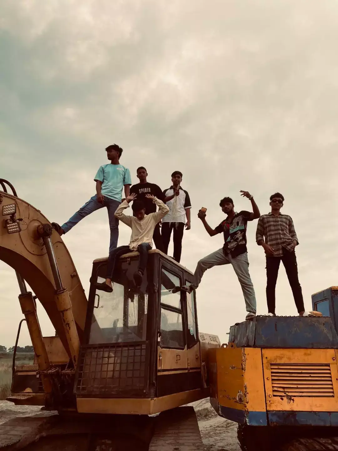 @꧁𓊈𒆜TANIM𒆜𓊉꧂ @🙂--@ Ariful-Islam-Sifat @--🙂 @ⒿⒾⒽⒶⒹ 모 @Khan Jihad 😎 @Shuvo Ahmed @☠️ মিয়া – ভাই 👈🏻💀 #viral #Vai log  #creatorsearchinsights 