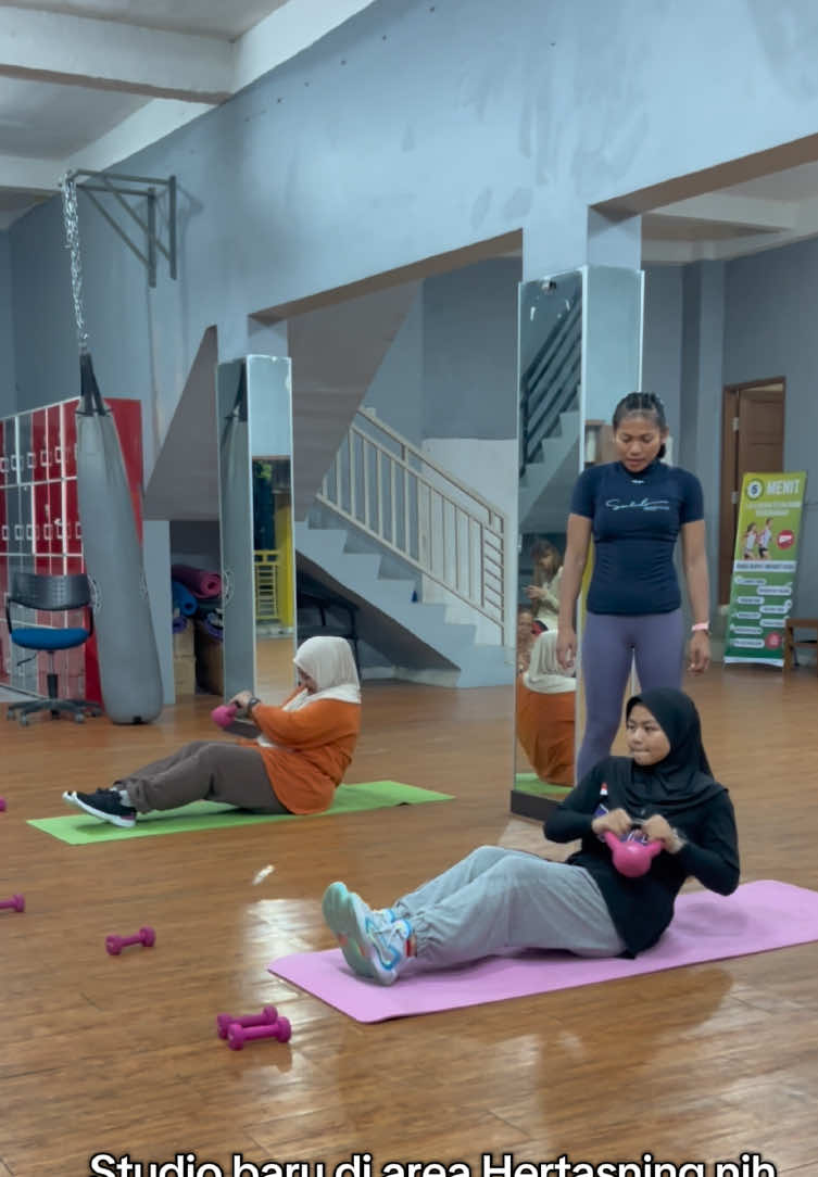 Kamu tinggal di area Hertasning atau sekitarnya??? Sekarang sudah ada studio olahraga baru di area Hertasning lho🤗 Buruan daftar sekarang!! #workout #makassar #hertasning #olahraga #studioolahraga 