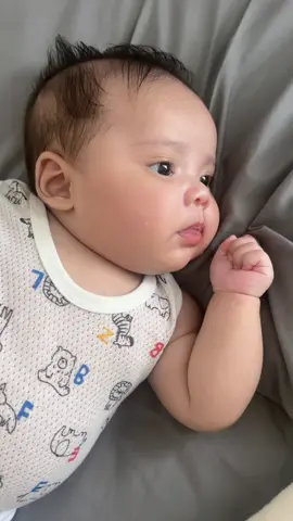 Naka bombastic side eye pa yan siya 😂 