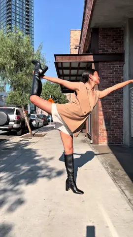 Took a little break from pod episodes but we’re back to weekly releases! So I’m back to fit checking yogi style between pod recordings :) 🎙️Living Well (or trying to) with Janet🎙️on Spotify, Apple podcasts, YouTube or wherever you get your pods! Cut off blazer @asos  Shorts @Oak and Fort  Boots @stevemadden  #fitcheck #yogapracticenotyogaperfect #yogaposes #wellnessjourney #podcasters