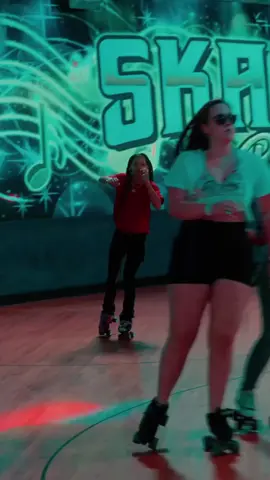If you like rollerblading, click to follow!#skating rink #rollerskating #rollerskate#tiktok #fyp