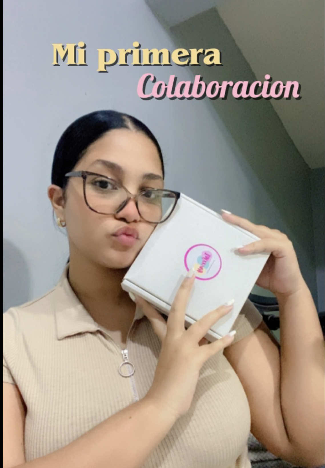 Es mi primera colaboracioooon😭✨ gracias @Islenay Braceletty 🌈 por confiar❤️🌸  Pd: ignoren la música infantil de fondo, mi bebé estaba viendo caricaturas🤭 #unboxings #fyp #colab #beauty #viral 