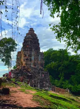ទេសភាពក្លោងទ្វារតាកាវនៃអតីតរាជធានីអង្គរធំ View of the Takow Gate of the former capital of Angkor Thom#ក្លោងទ្វាតាកាវ #ក្រុងអង្គរនៃរាជធានីចក្រភពខ្មែរ 