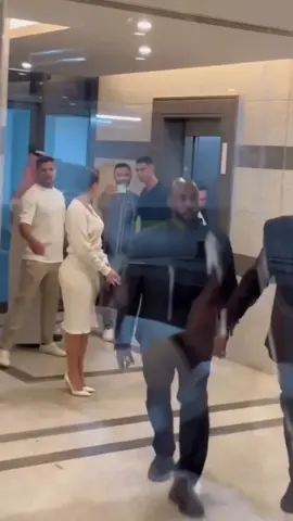 Cristiano Ronaldo mở phòng khám 