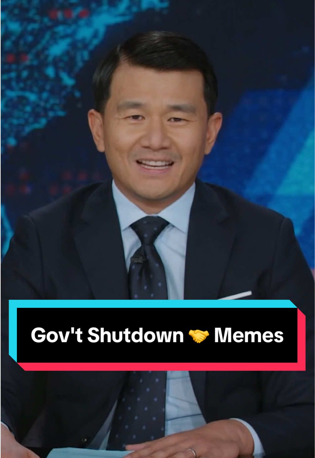 Forget coherent points, Democrats and Republicans are squaring off via memes #DailyShow #Shutdown #Memes @Ronny Chieng 