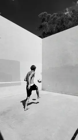 How’s this possible?  #fyp #Soccer #viral #skills #football 