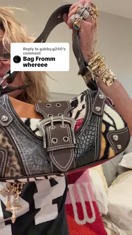 Replying to @gabby.g240  Gabby it’s amazing love the shape size and price!!  Linking my readers too for all asking ❤️  #handbagtiktok #newbag #animalprint #readers #shopnow 