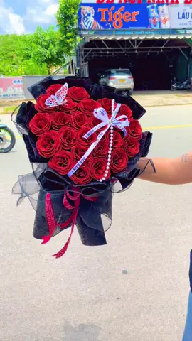 Bó trái tim to siêu xinh mà giá lại rất là học sinh luôn ý 😍#xuhuongtiktok #Tiệmhoanhàxoài #hoasapbinhduong #hoanhu #hoasapthom 