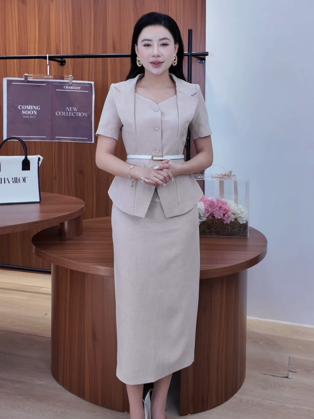 Set Công Sở Charllot – Áo Vest Cổ Vuông & Chân Váy Tuytsi Cao Cấp, Sang Trọng & Ít Nhăn #Charllot #Congso #Thoitrang #thoitrangthietke #Myoutfit