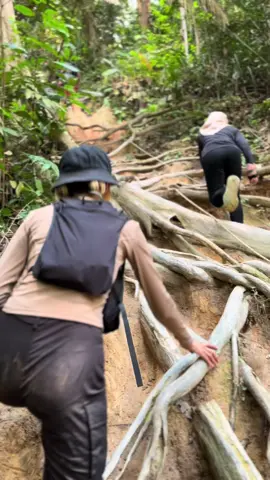 Nok mampuhhhhhh doh 🤣 #bukitsaga 