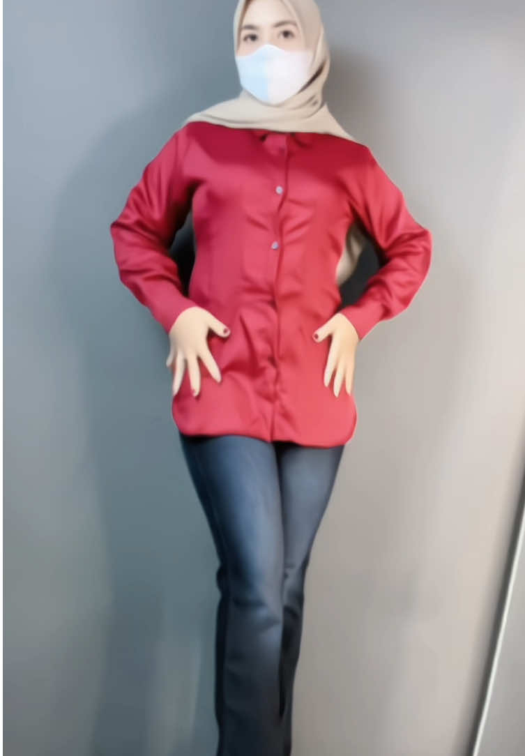 Nemu kemeja yg bikin slim nih besti model kemejanya simpel dan elegan cocok bgt dipakai hangout ataupun ke acara2 formal lainnya🥰 #ootdfashion #kemeja #outfit #ootdhijab #fyp 