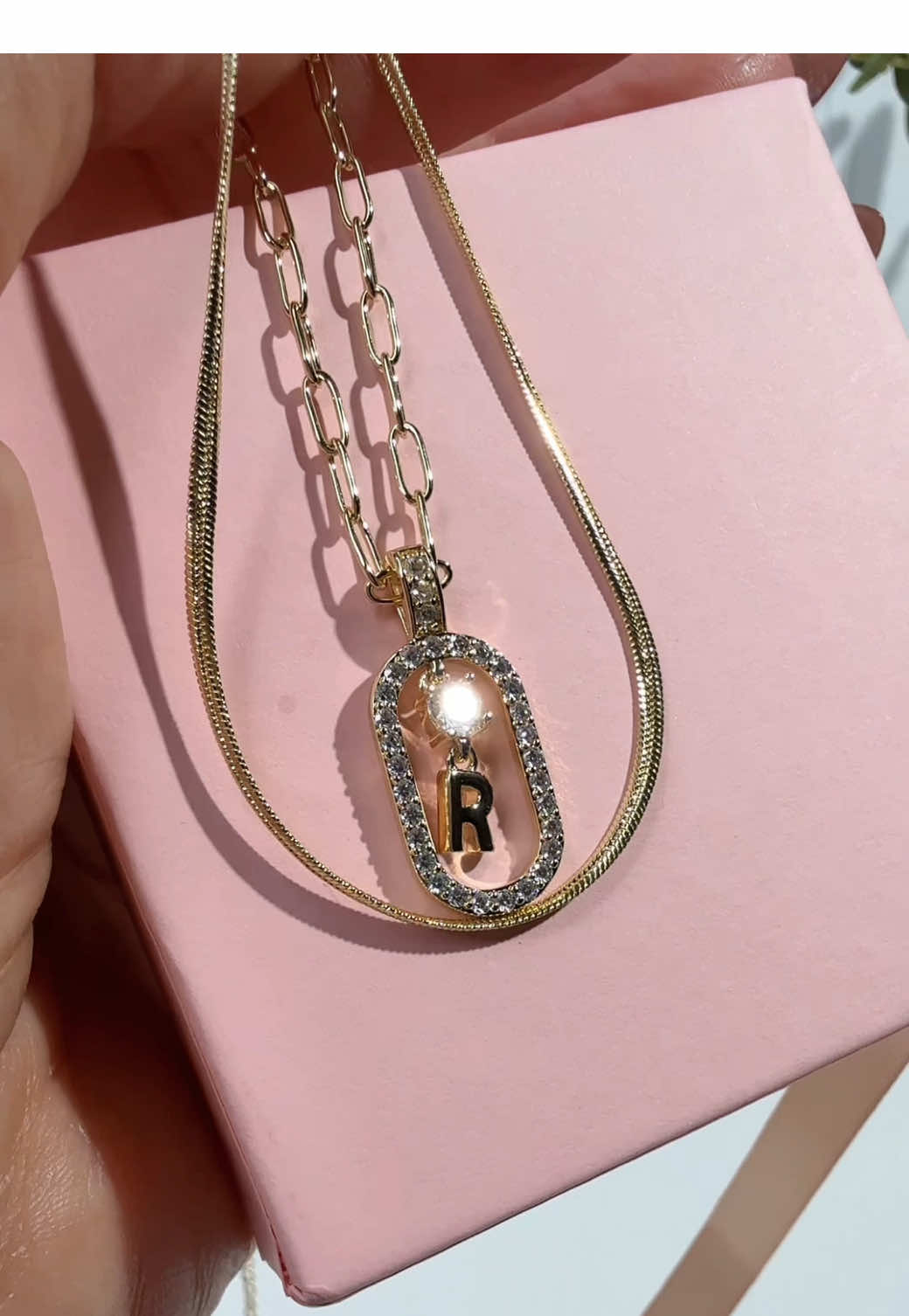 ✨💖 Un detalle que habla por ti 💖✨ Las iniciales nunca pasan de moda y este collar es la prueba. 🌟 Con baño en oro 14K, diseño moderno de cadena paperclip y un dije con tu letra favorita rodeada de circonias brillantes ✨, es el accesorio perfecto para darle un toque elegante y personalizado a cualquier look. 💎 Ideal para regalar (¡o regalarte a ti misma!) 💎 Brilla en cada ocasión 💎 Delicado, moderno y significativo Porque tu inicial merece estar tan cerca de tu corazón como tus sueños. 💫 ✨💖 Un detalle que habla por ti 💖✨ Las iniciales nunca pasan de moda y este collar es la prueba. 🌟 Con baño en oro 14K, diseño moderno de cadena paperclip y un dije con tu letra favorita rodeada de circonias brillantes ✨, es el accesorio perfecto para darle un toque elegante y personalizado a cualquier look. 💎 Ideal para regalar (¡o regalarte a ti misma!) 💎 Brilla en cada ocasión 💎 Delicado, moderno y significativo Porque tu inicial merece estar tan cerca de tu corazón como tus sueños. 💫 #CollarConInicial #TikTokShopCreatorPicks  #tiktokshop #fyp  #creatorsearchinsights 