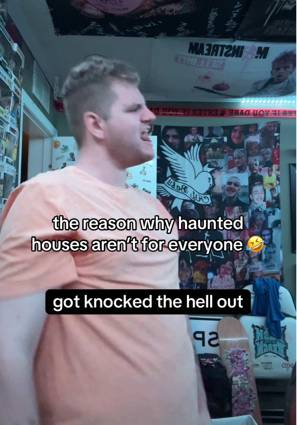 some people when they go to haunted houses 🤣 #hauntedhouse #haunted #spookyseason #madea #funny 