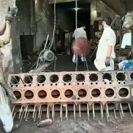 Dari Block mesin kapal mereka membuat Hub roda truck berkualitas tinggi, Seni dan keterampilan yang diwariskan oleh kakek moyang mereka luar biasa. #mekanik #pakistan #hubroda #proses #pembuatan#produksi #bengkel #pakistan #fypシ゚viral 
