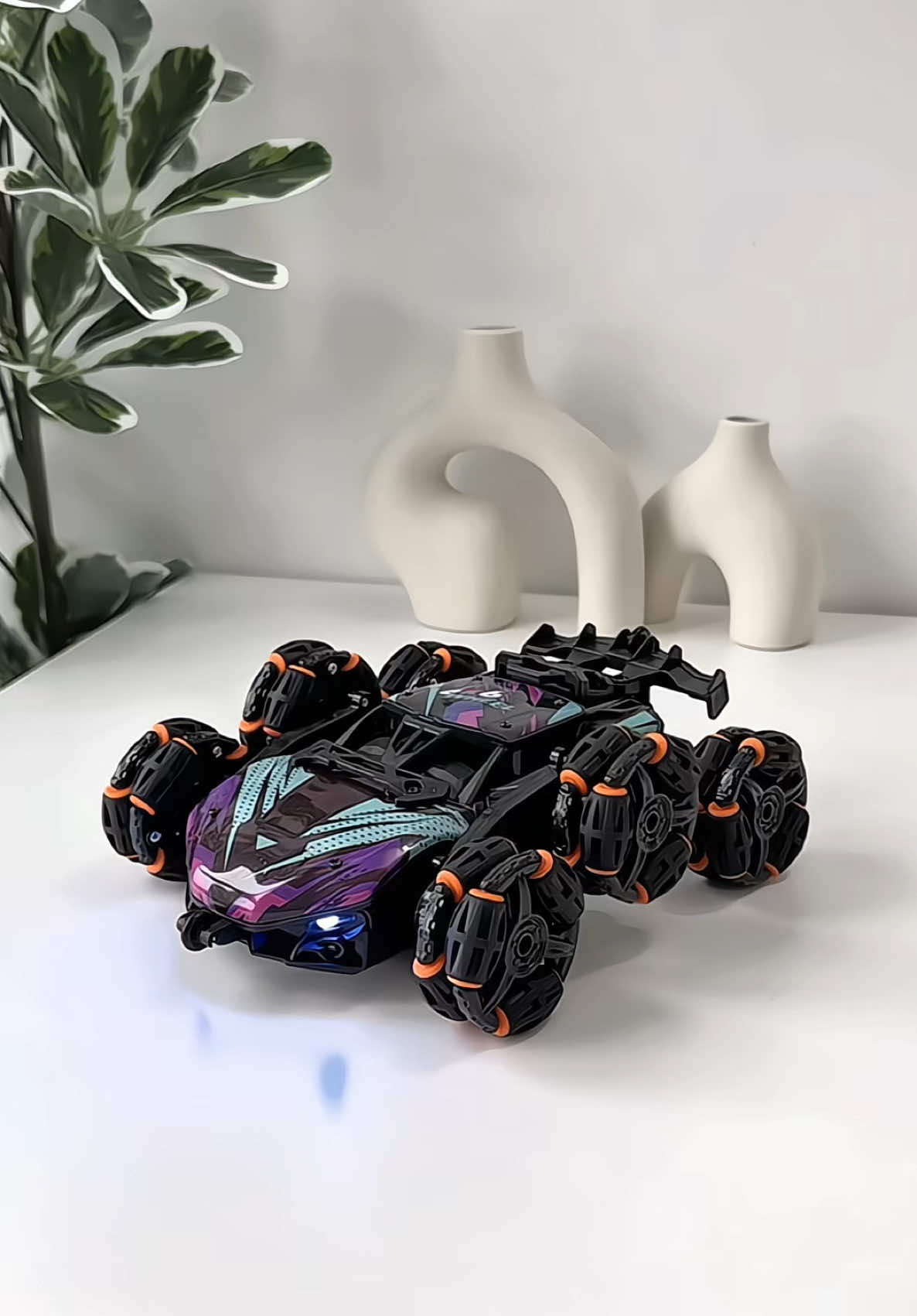 Hadiahkan as birthday gift utk anak pun ngam gak. Makpak nak main sendiri pun tkde hal😂 #remotecontrolcar #stuntcar #climbingcar #rcstuntcar 
