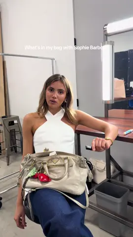 What’s in my bag: @Sophie Barbour edition.  Shop Sophie’s look online and in-store.  #forevernew #shootday #whatsinmybag 