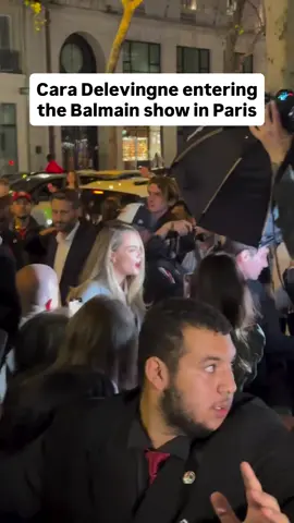 THE STRUT!!!!!🤣 @Cara Delevingne @Balmain #paris #parisfashionweek #fashionweek #pfw25 #balmain 