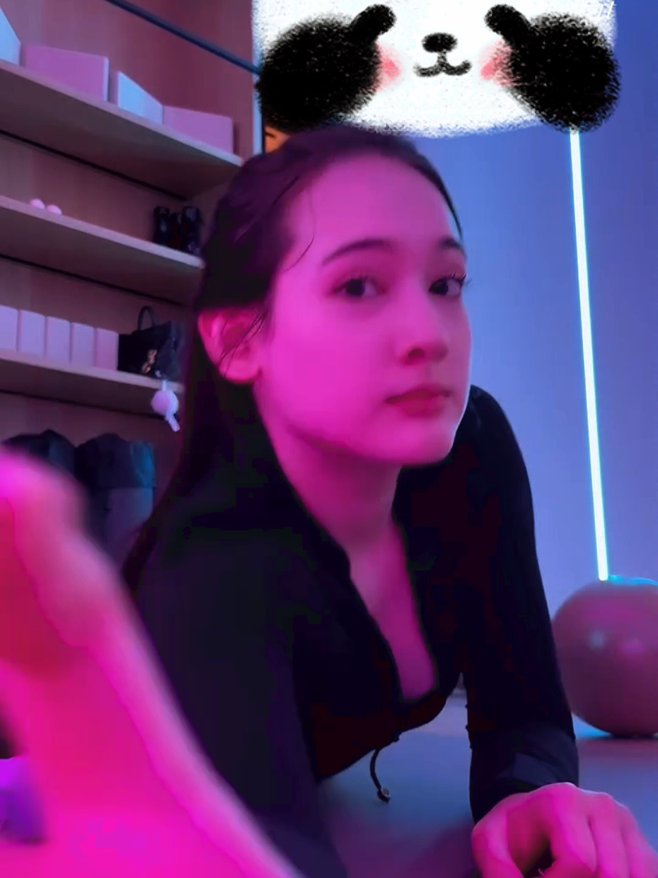 laura #gym #fyp #viral #lauramoane #artisindonesia 