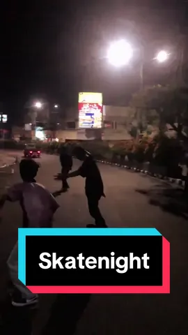 Skate night . . #merdekaskateboardingteam #promoseruweekend #mst #skateboard #skatelife 