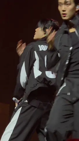 the SCREAM after please is taking me out 😅 #p1harmony #jongseob #jongseobp1harmony #mostwantedtour #prettyboy 
