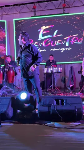 LIKE SI TE TOMASTE UNAS CHELAS ESCUCHANDO ESTE TEMON🍺 JHON SE EMOCIONA CUANDO CANTÓ ESA CANCIÓN 😁😍.#peru🇵🇪 #Cumbia #cumbiaperuana  #VoiceEffects 