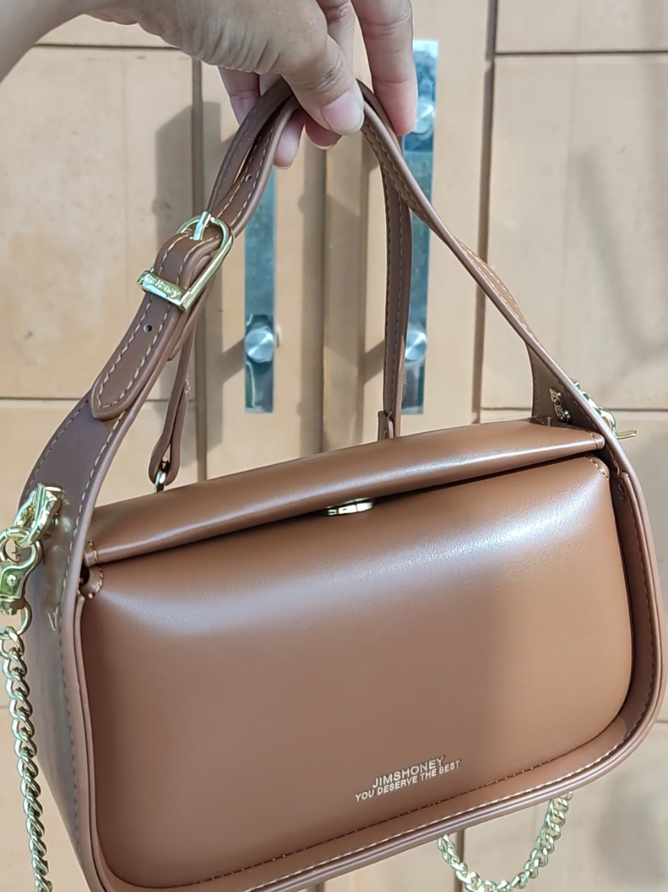 Tas kulit cantik cocok buat ngemall dan nongki dimana aja #taswanita #slingbag #jimshoney #tasselempang #fyppppppppppppppppppppppp 