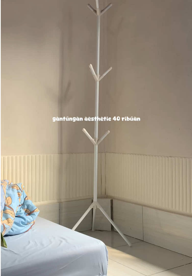 bagusss bgt🤍🤍🤍🤍🤍🤍#standhanger #gantunganbaju #dekorasikamar #kamaraesthetic #roomdecor #aesthetic #lewatberanda #fyp #fyppppppppppppppppppppppp 