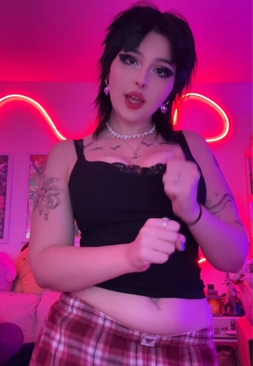 I AM SO EXCITED TO SHMOYKE AND EAT SNACKS GUYS YASSS … real and true … #phonk #cosplaygirl #grungeaesthetic #grungegirl #edits 