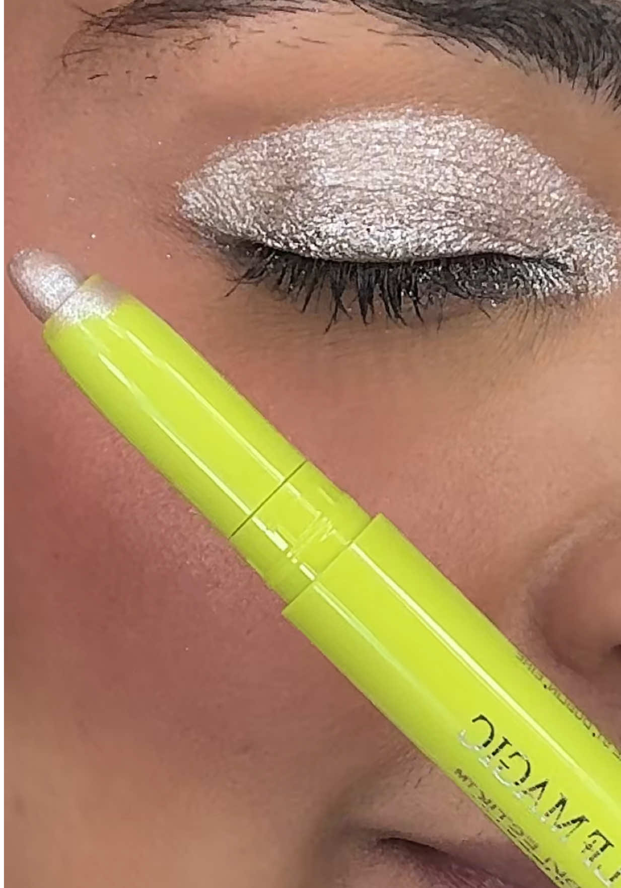 @Half Magic by Donni Davy #glittermakeup #halfmagicbeauty #euphoriamakeup #makeupreview #makeuptutorial 